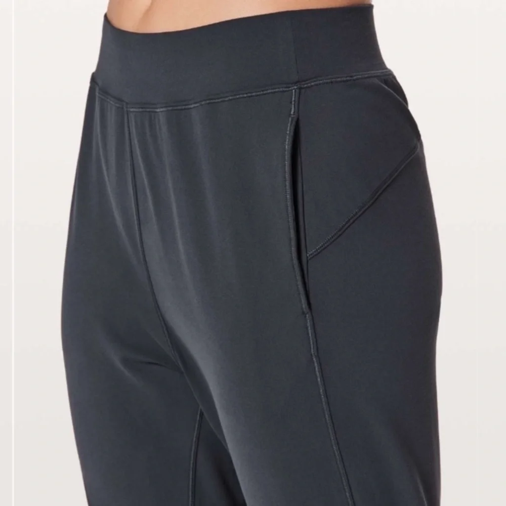 Lululemon Rejuvenate Crop *18